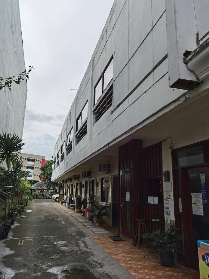 Reddoorz Near Colgante Bridge Naga City Exterior foto