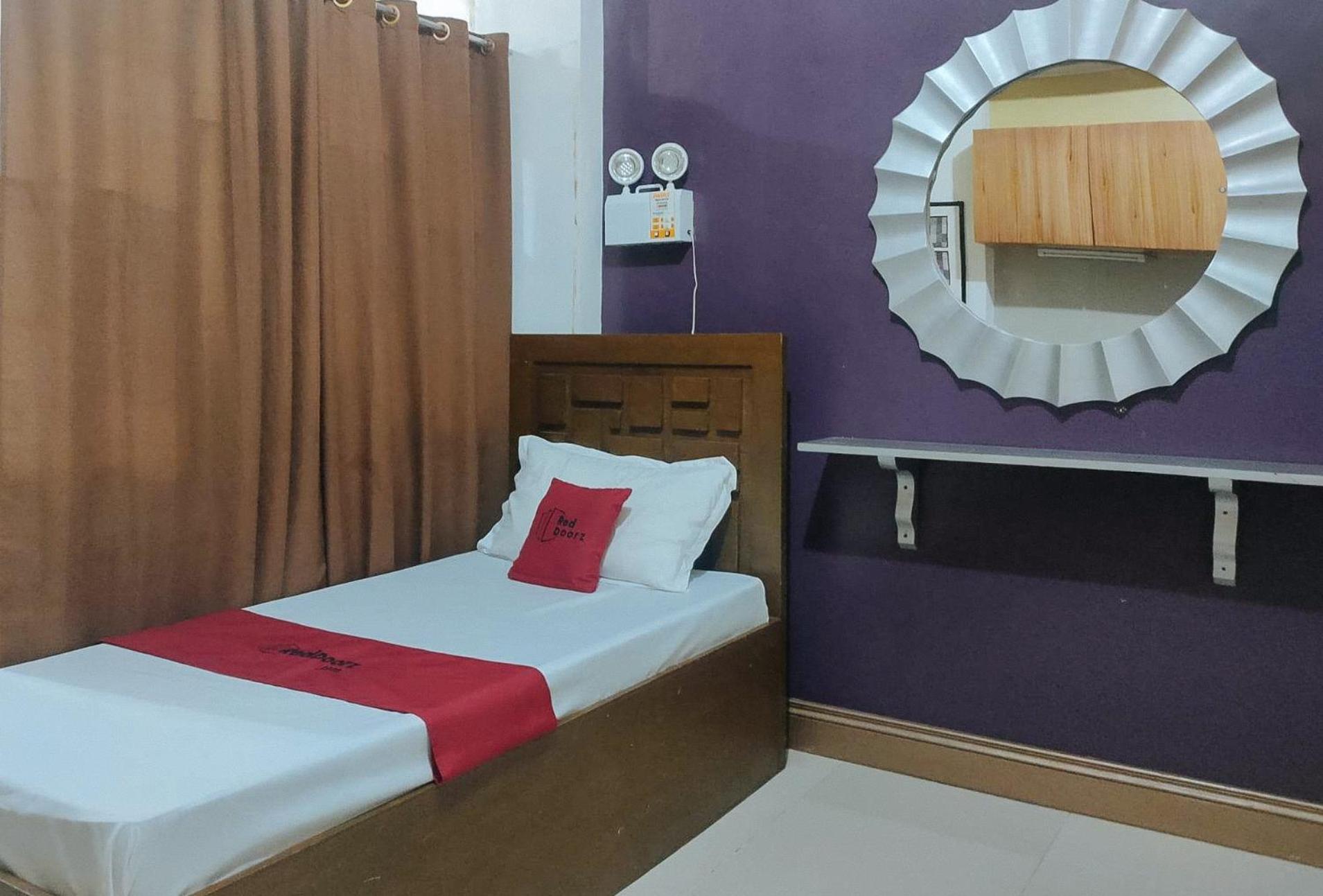 Reddoorz Near Colgante Bridge Naga City Exterior foto