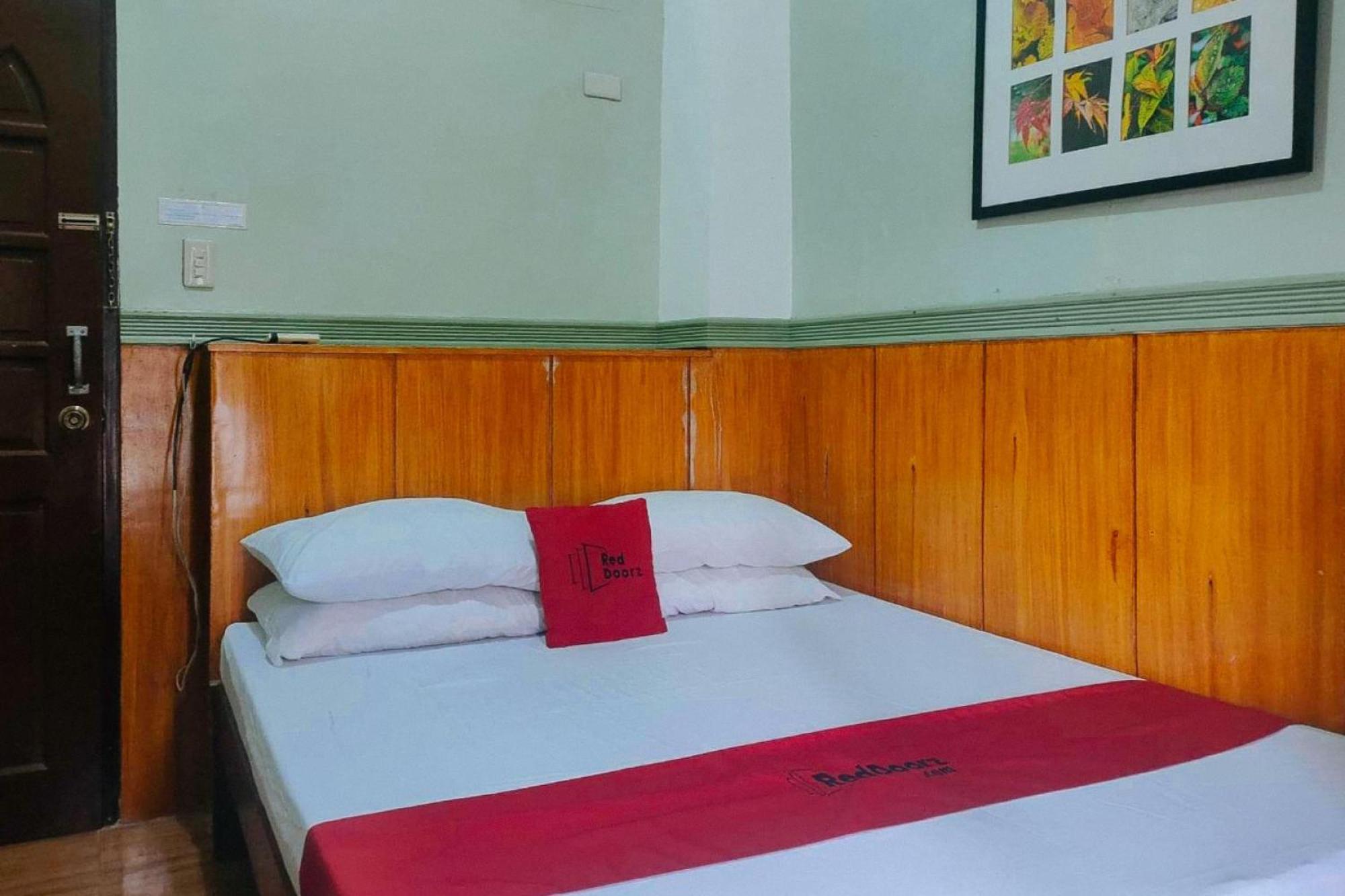 Reddoorz Near Colgante Bridge Naga City Exterior foto